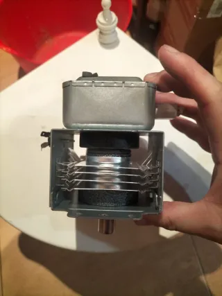 Magnetrón para microondas
