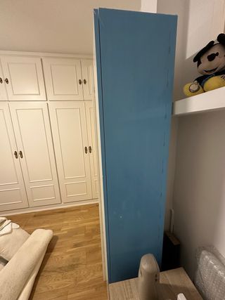 Guardaroba bianco alto IKEA elegante con grande capacità