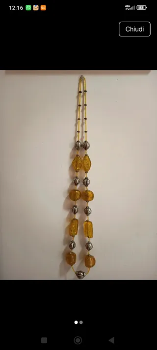 Collana e orecchini con pietre dure