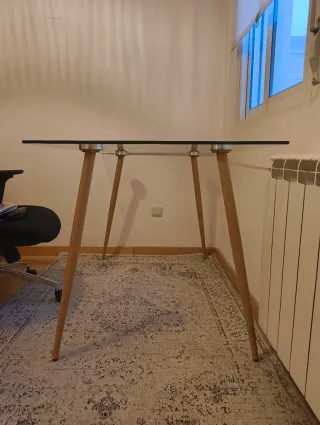 Tavolo in vetro e legno