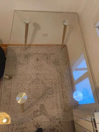 Tavolo in vetro e legno