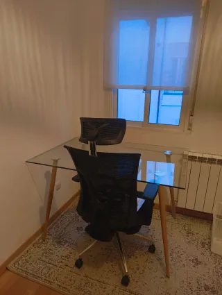 Tavolo in vetro e legno