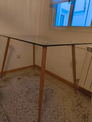 Tavolo in vetro e legno