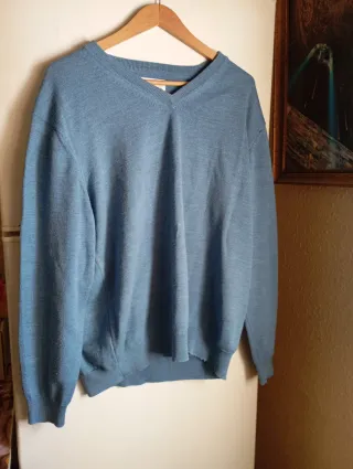 Jersey azul cuello pico