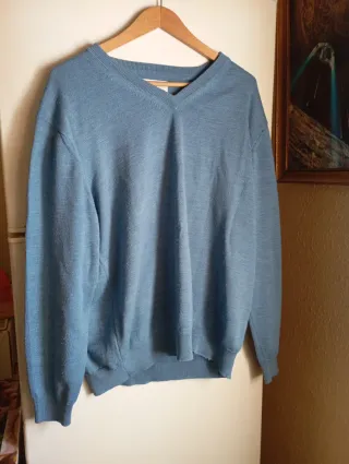 Jersey azul cuello pico