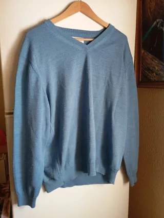 Jersey azul cuello pico