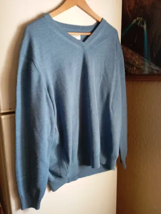 Jersey azul cuello pico