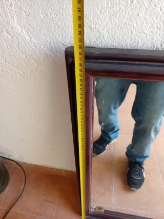 Espejo de madera y cristal en buen estado