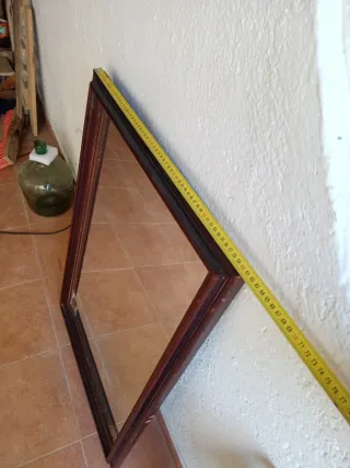 Espejo de madera y cristal en buen estado
