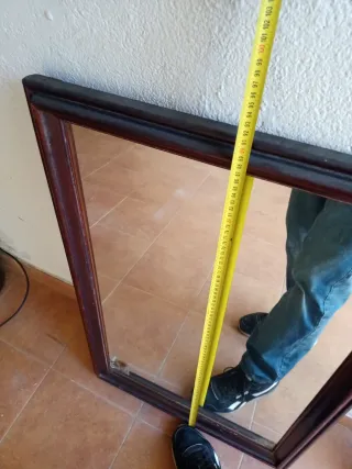 Espejo de madera y cristal en buen estado