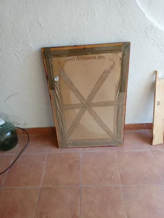 Espejo de madera y cristal en buen estado