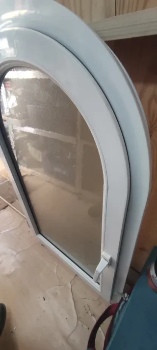 Ventana PVC curva medio punto