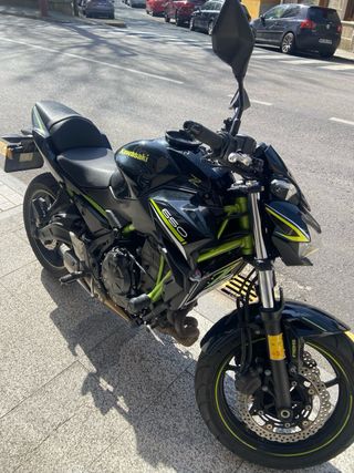 Kawasaki Z650 Negra y Verde