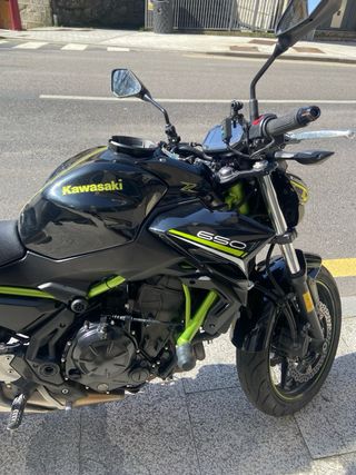 Kawasaki Z650 Negra y Verde