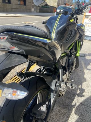 Kawasaki Z650 Negra y Verde