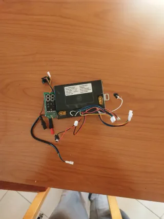 Centralita y LCD Cecotec Bongo Y65