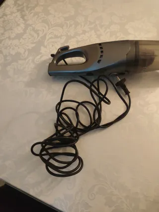 Aspiradora de mano Sinbo potente