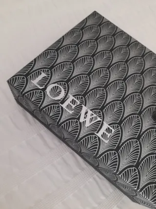 Caja LOEWE negra y plateada