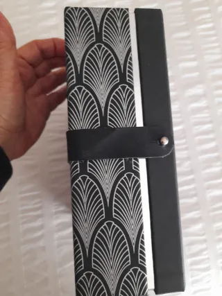 Caja LOEWE negra y plateada