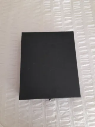 Caja LOEWE negra y plateada