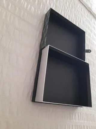 Caja LOEWE negra y plateada