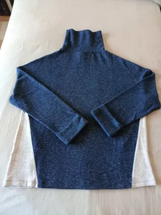 Jersey cuello cisne azul y beige