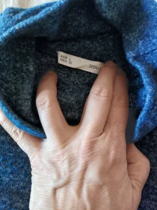 Jersey cuello cisne azul y beige