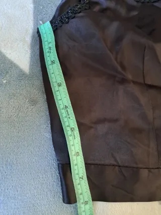 Chaleco y delantal negro