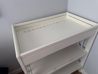 Cambiador IKEA madera blanca + colchoneta