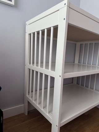 Cambiador IKEA madera blanca + colchoneta