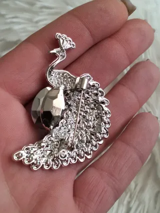 Spilla donna pavone con strass blu e argento