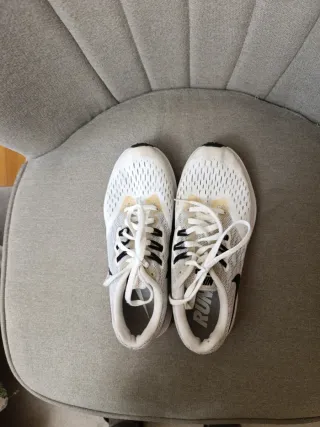 Zapatillas Nike Running Blancas y Negras