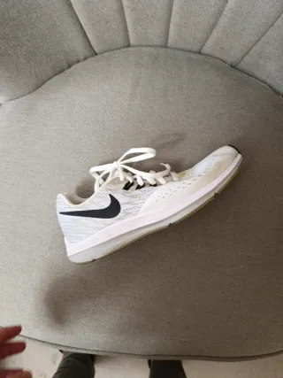 Zapatillas Nike Running Blancas y Negras