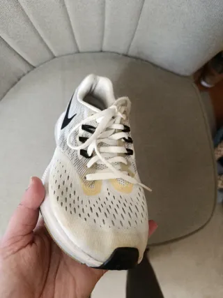 Zapatillas Nike Running Blancas y Negras