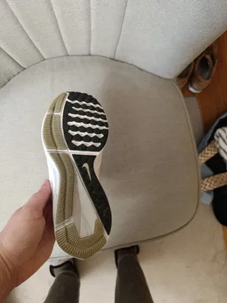 Zapatillas Nike Running Blancas y Negras