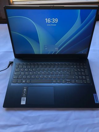 Portátil Lenovo 15” i3 - Ideal estudios y trabajo