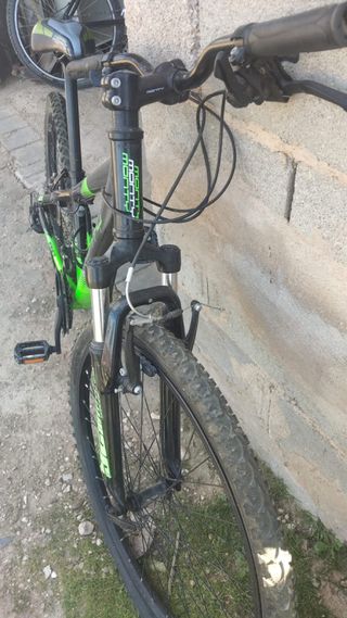 Bicicleta Rockrider 24 Nero e Verde