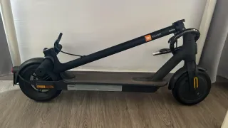 Patinete Xiaomi con casco y candado