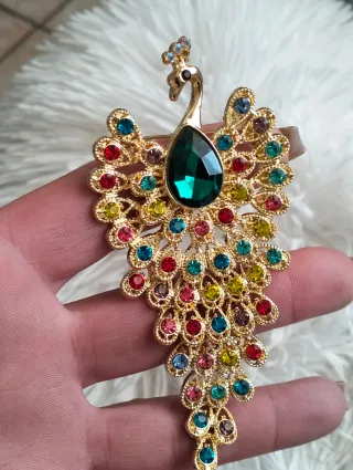 Bellissima spilla pavone con strass