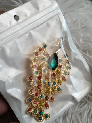 Bellissima spilla pavone con strass