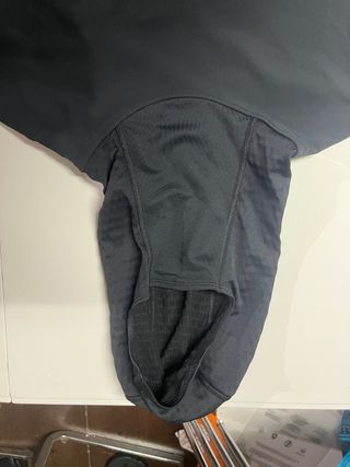 Jersey deportivo Under Armour negro