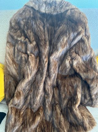 Abrigo de piel marrón