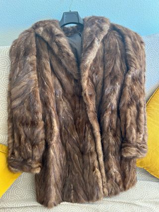 Abrigo de piel marrón