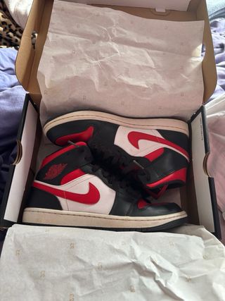 Jordan 1 Mid Black Fire Red White Talla 41