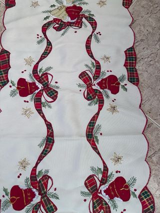 Camino de mesa Navideño con campanas