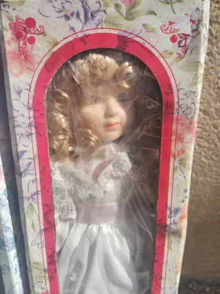 Muñeca porcelana cara Doll flores