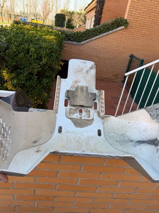 Cubre cárter aluminio Husqvarna Norden 901 expedit