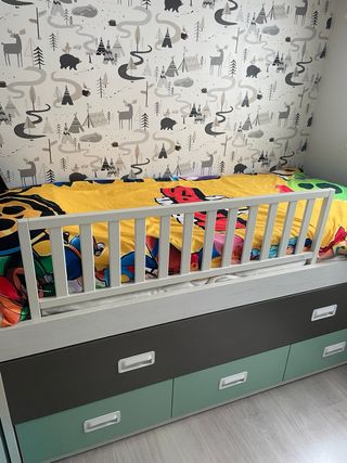 Barrera de madera para cama infantil