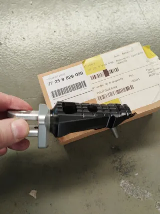 Reposapiés DCHO BMW F900R/F900XR 77259829098