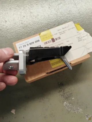 Reposapiés DCHO BMW F900R/F900XR 77259829098